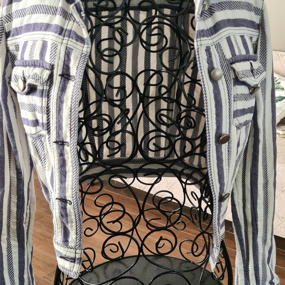Hinge jacket